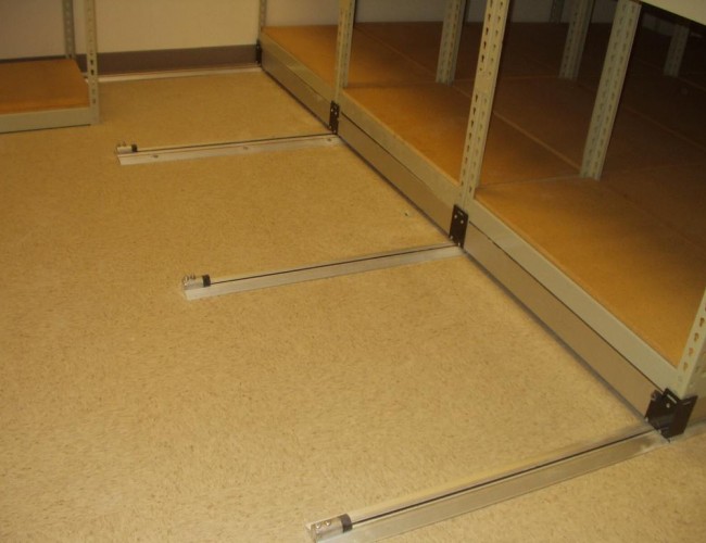 Pic 3 Mobile Aisle Rivet Shlv